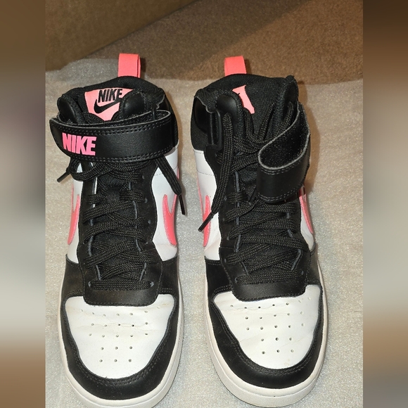 Nike Court Borough Mid, kids size 6.5y, women 8 - Picture 2 of 7